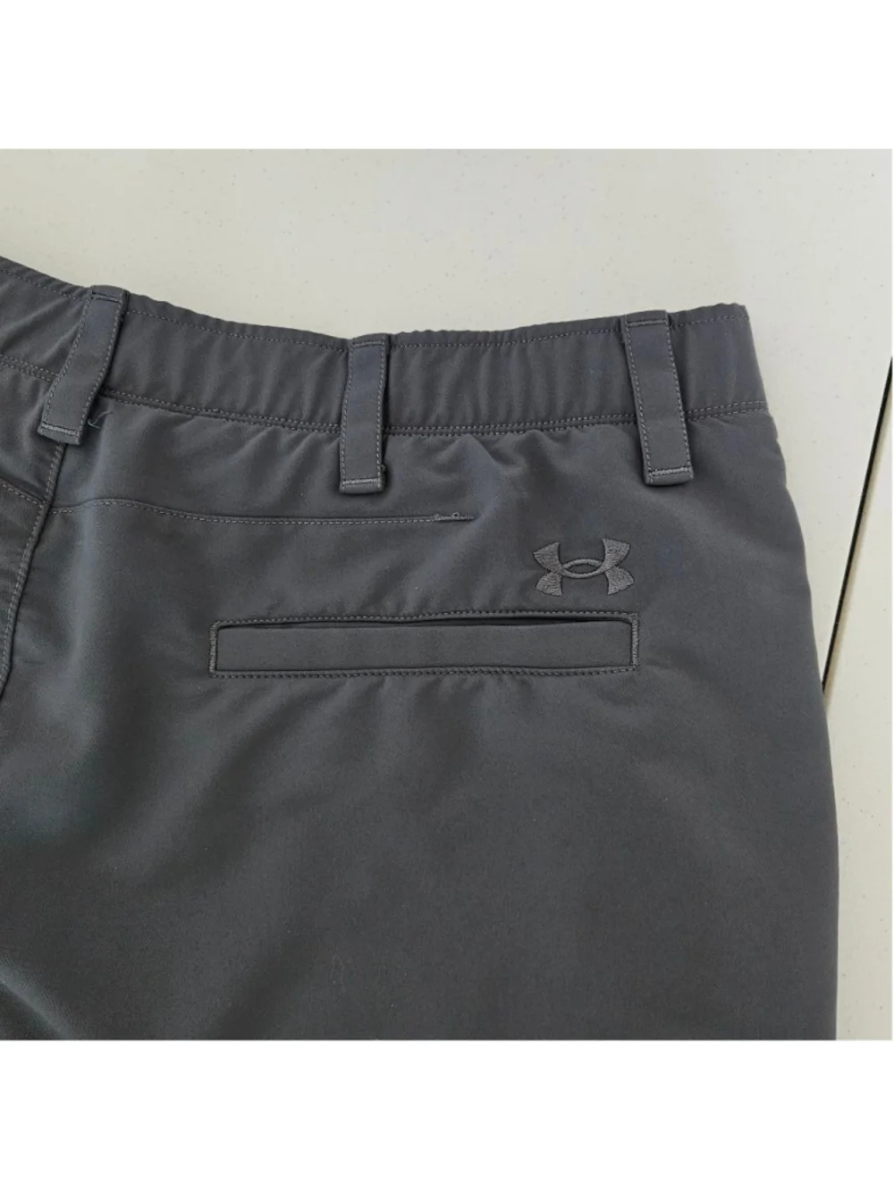 Under Armour Men's Gray Flat Front Loose Fit Golf Performance Shorts Waist 40